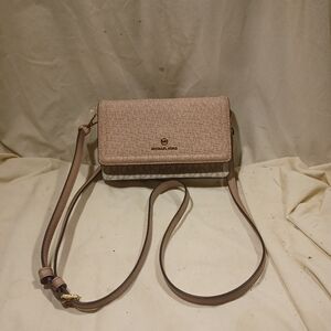 Michael Kors Crossbody Wallet